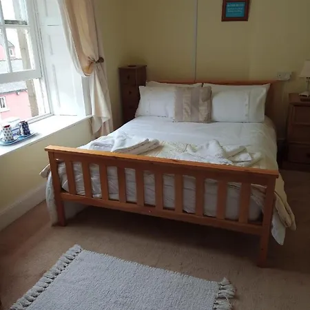 Bed & Breakfast Comfortable Lovely Twin In A Quiet Location *