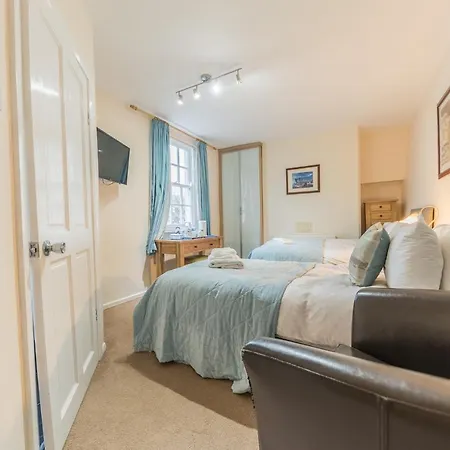 Bed & Breakfast Comfortable Lovely Twin In A Quiet Location *