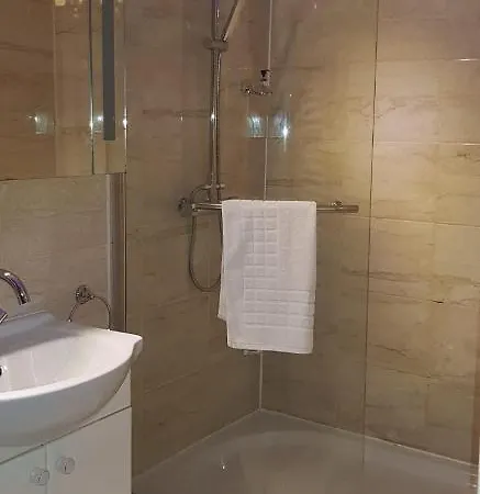 Comfortable Lovely Twin In A Quiet Location