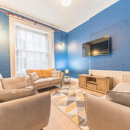 Comfortable Lovely Twin In A Quiet Location