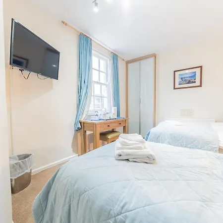 Comfortable Lovely Twin In A Quiet Location