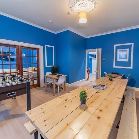 Comfortable Lovely Twin In A Quiet Location