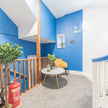 Comfortable Lovely Twin In A Quiet Location