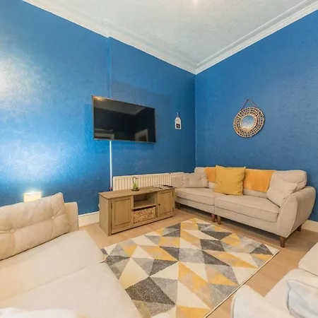 Comfortable Lovely Twin In A Quiet Location