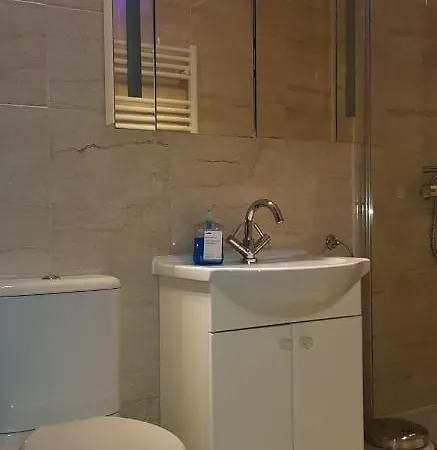 Comfortable Lovely Twin In A Quiet Location